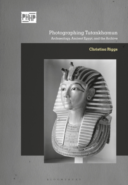 Photographing Tutankhamun