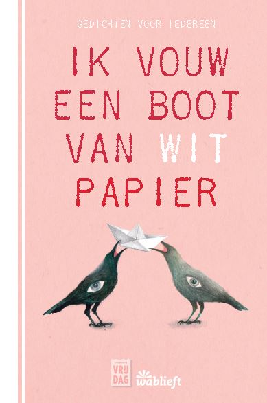 Ik vouw een boot van wit papier